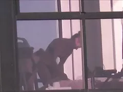 תוכנית על צפייה בפורנו הבחור שם עם יונת השלום