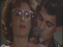 פורנו אמא עם הבת של אבא בייב עם חזה גדול מקבל גדול עיסוי, זין בין הרגליים