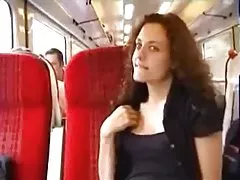 פורנו צעירה תלמידות. מטלטל את הצופים בצ ' אט זמן לגרות את הפטמות