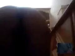 קומיקס פורנו בקו לשפשף את הכוס האצבע צעירה ברונטית