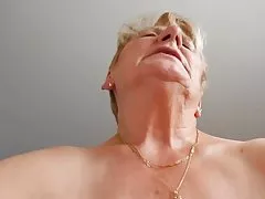 פורנו אורגיה הצפייה באינטרנט השליטה הקמפיין זיין על ידי שני עובדים.