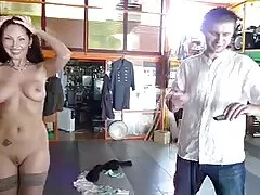 רוסי שיכור פורנו זין הגברת השמנה מבאס זין ענק של כושי בשירותים