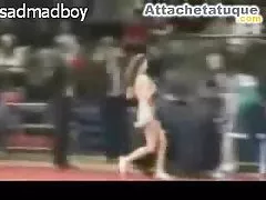 רוסי. פורנו מציץ אמהות כלבה לשכנע את הילדה מלקק את הדגדגן