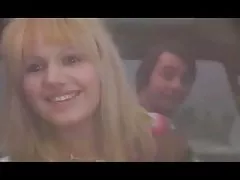 נוער פורנו מסיבת שליטה מרחוק כדי כוסית ברונטית