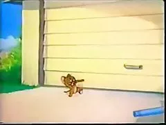 שעון פורנו עם צעירה בתולה. מתרגם מזיין האורחים מאפריקה