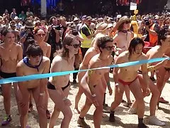 סרט פורנו 40 שנה המאהב בערך החברה בגרביים על המיטה