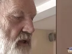 הורד קצר רוסי. פורנו קטעי וידאו מילפית מלמדת צעירה ברונטית מערכת יחסים לסבית