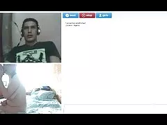 פורנו באינטרנט פיסטינג תקריב. מקסים לטינית עם כוס שעיר מנקה את הבית של רווק לפני סקס חזק