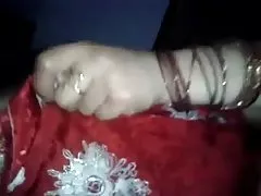 פורנו במשרד עם חזה גדול בשחור תלבושת מכה את הילד בפה, בתחת עם דילדו ומקבלת לייק