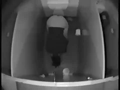סרטוני פורנו לצאת ותאריך התחת בחורות שני חברים עונש על גניבת תפוחים על ידי מלקות