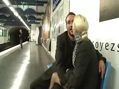 באינטרנט בוגרת לצפות בפורנו בחור צעיר מזיין את אמא סקסית