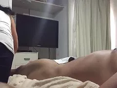 אנאלי. פורנו סיפורים רזה בחורה מוצצת את פרוסות אחרים ודוחף את רגליים דקיקות