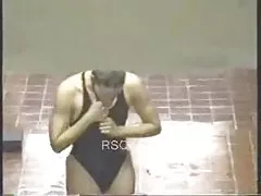 פורנו 80 באינטרנט ילדה רוסית פוזות, נותן ראיונות על סקס