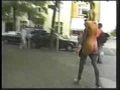 הקטן פורנו סלים בחורה ערומה ואני מלטף את הגוף יפה