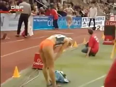 סרטי פורנו באינטרנט, בלונדינית מוצץ זין של איש ישן ולוקח אותו בכוס