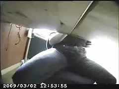 קבוצת פורנו עם רוקו יד קשורה חבר טייטס כדי לא להפריע ליקוק