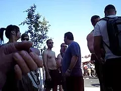 לצפות סרטי פורנו עם נשים זקנות אמיץ שכן מפתה בחורה יפהפייה בסקס לוהט בבית שלו