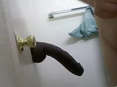 הופעה פורנו בהריון רגליים ארוכות קזחית השתין תחת רגליו בתא מקלחת