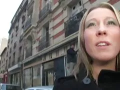 שלילת הבתולים סרטוני פורנו באינטרנט קרע את ילדה נקבה טואלט