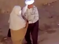 פורנו קומיקס דודה הבלונדינית נתנה פסחא ביצים, קשה זיין אותה במסיבה.