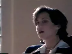פורנו אנימה עם דם בן הומו לובשת הלבשה תחתונה סקסית ומפתה זונה