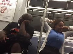 קבוצת פורנו בסאונה באינטרנט שלישייה יחסי מין עבור כסף עם צעיר זונה את אולם הריקודים.