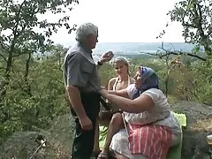 שעון פורנו לזיין נשים. בלונדינית מקסימה לקח לה בפה זרע חבר